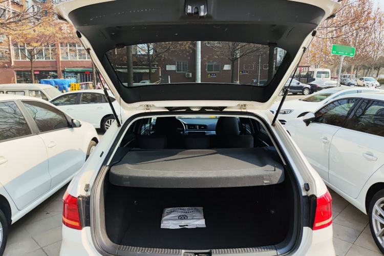 Used Volkswagen Gran Lavida 2013 1.6L Automatic Fashion Model
