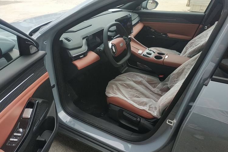 Used  L6 2025 EM-i 60km Launch Edition
