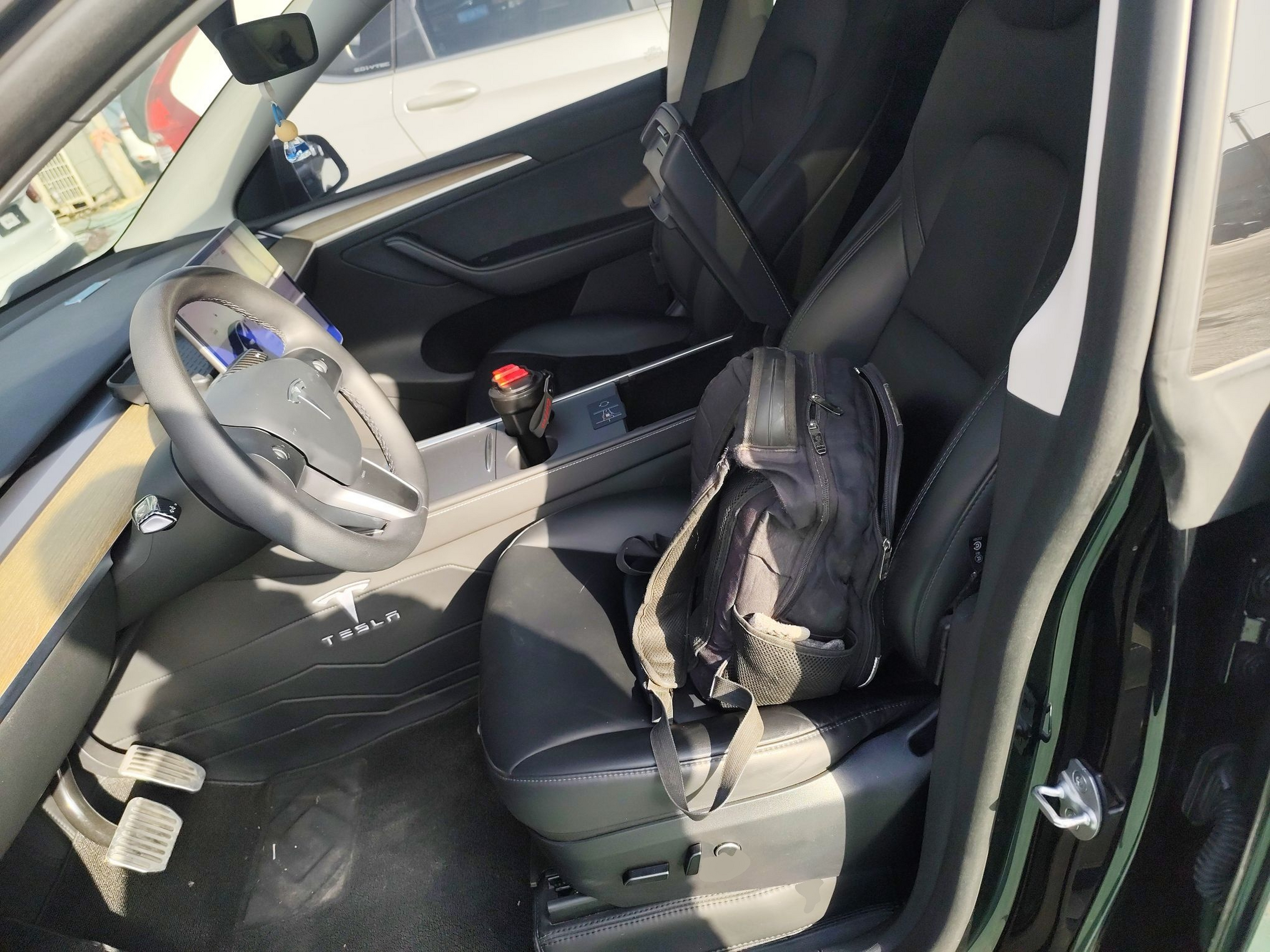 Переднее сиденье в автомобиле