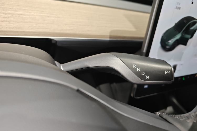 Used Tesla Model Y 2023 Long-Range All-Wheel-Drive Version
