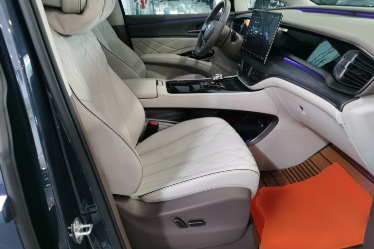 Used Denza D9 2022 DM-i 970 Four-Wheel Drive Flagship Model