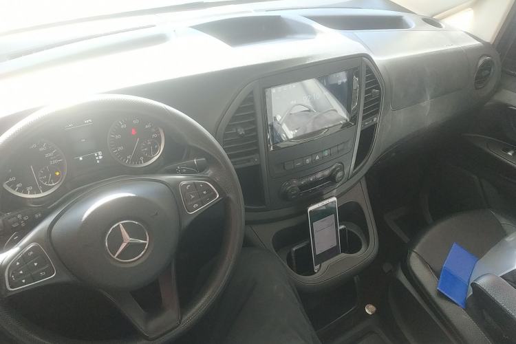 Used Mercedes-Benz Vito 2018 2.0T Elite Version 7 Seats China VI Emission Standard
