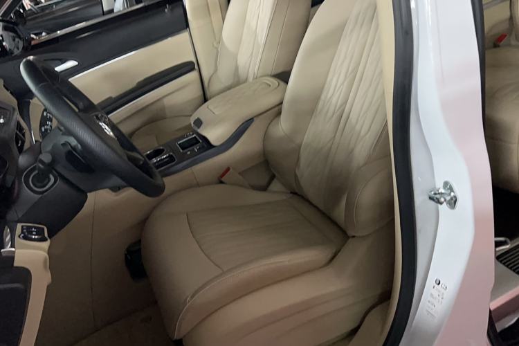 Used Buick GL8 2023 Facelifted Land Cruiser Executive Luxury Version
