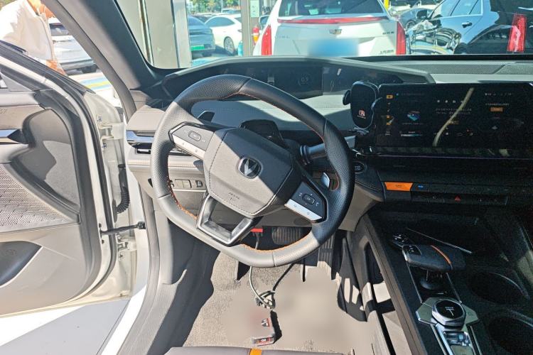 Used Changan UNI-V 2024 1.5T Prestige Edition
