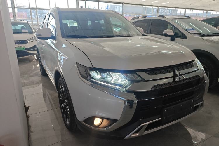 Used Mitsubishi Outlander 2019 2.4L 4x4 Zhi Xiang Edition 5 Seats China VI Standard
