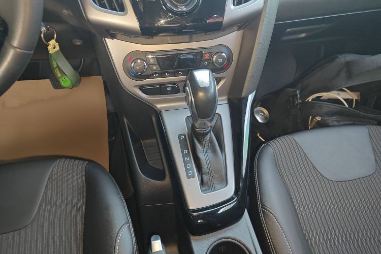 Used Ford Focus 2012 Sedan 1.6L Automatic Fashion Edition
