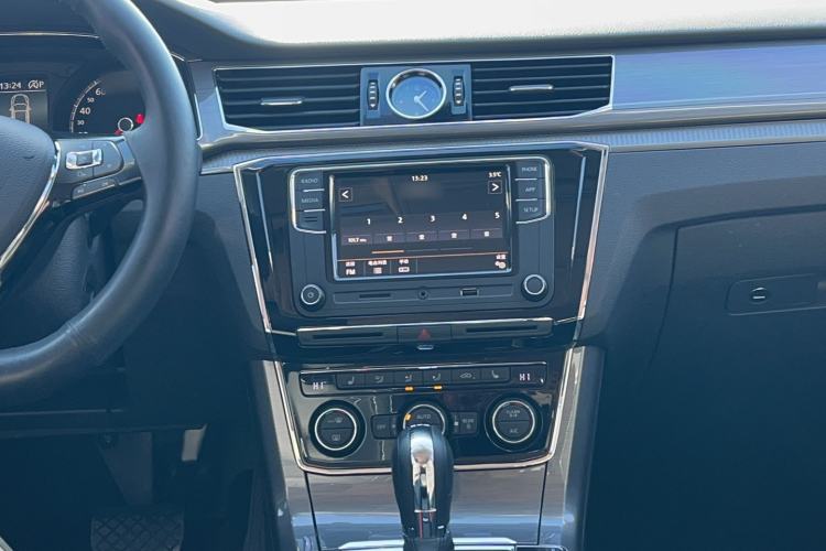 Used Volkswagen Passat 2017 330TSI DSG Luxury Edition
