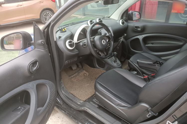 Used smart fortwo 2015 1.0L 52 kW hardtop Dynamic version
