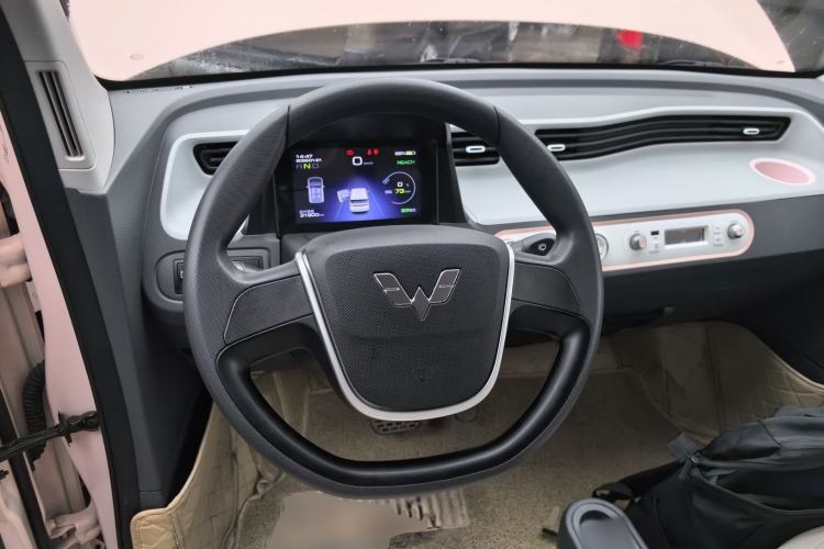 Used Wuling Hongguang MINIEV 2021 Macaron Sandwich Model 120 km Lithium Iron Phosphate