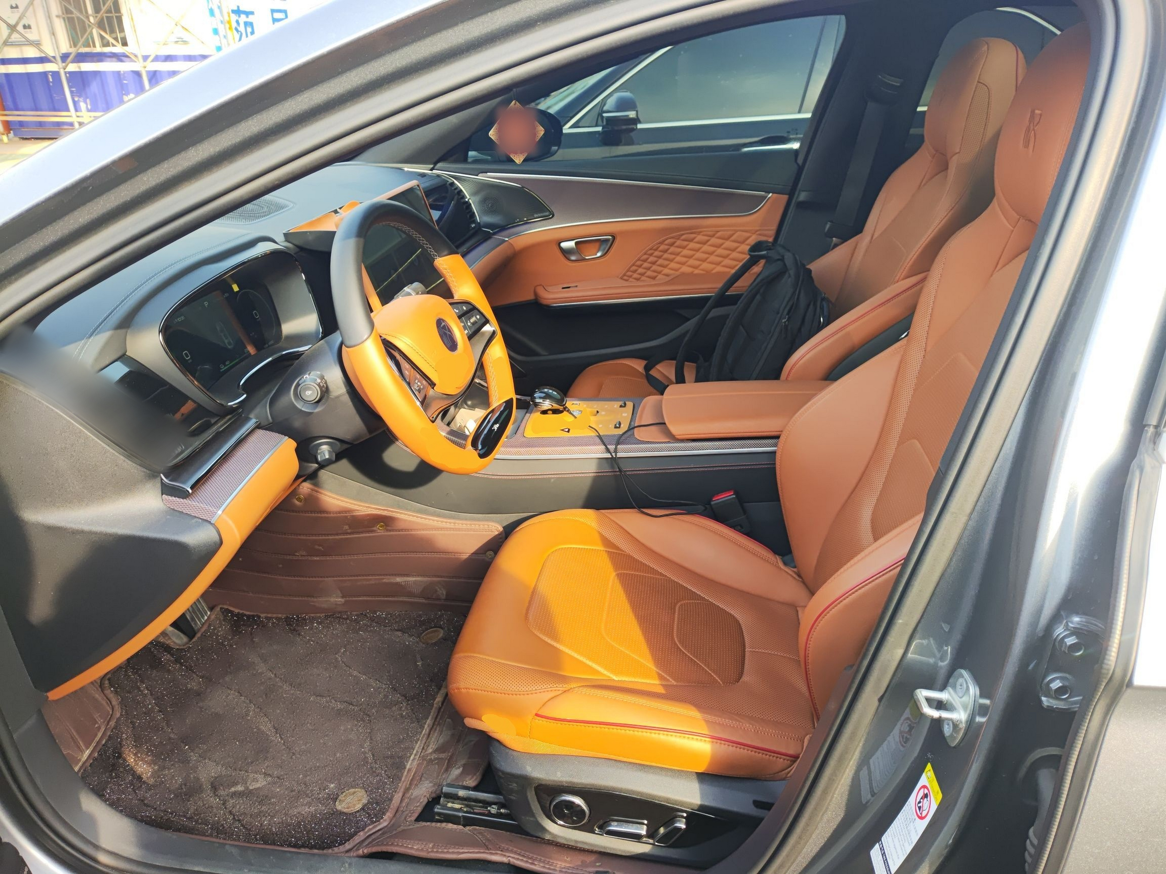 Переднее сиденье в автомобиле