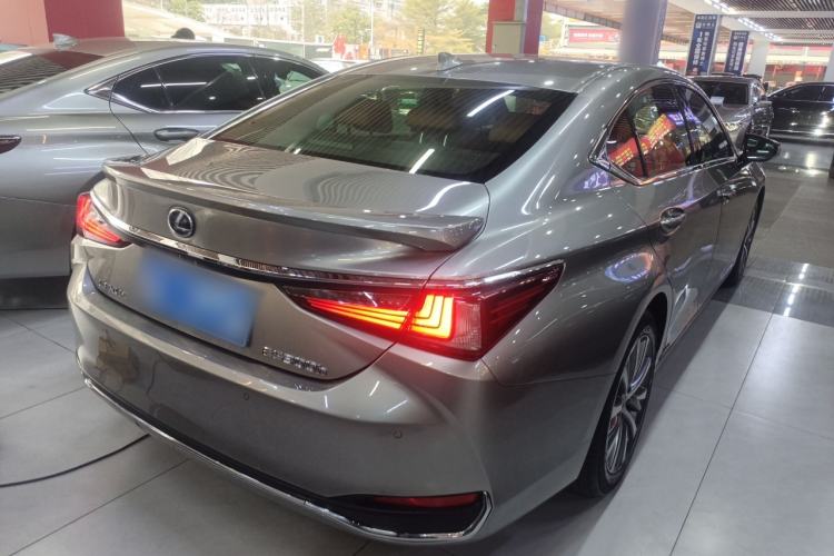 Used Lexus ES 2020 300h Premier Edition

