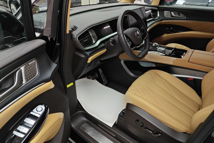 Used Denza D9 2025 DM-i Intelligent Drive 1020 Four-Wheel Drive Flagship Model