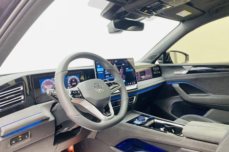 Used Volkswagen Tiguan L 2024 PRO 330TSI Two-Wheel Drive R-Line Prestige Edition
