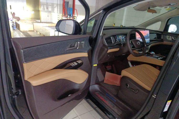 Used Denza D9 2024 DM-i 1050 Luxury Model