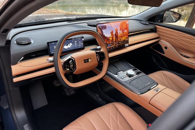 Used  Galaxy 8 2025 130km EM-i Deluxe Edition
