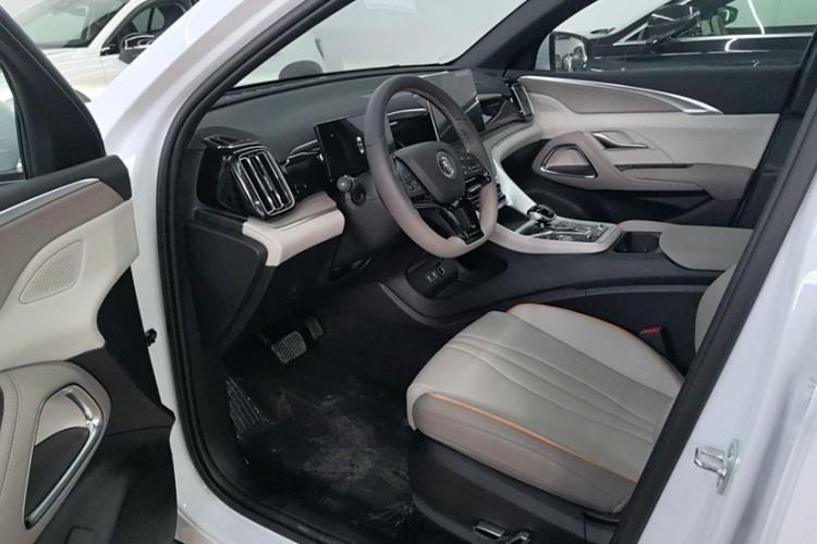 Used BYD Song Pro New Energy 2024 HONOR Edition DM-i 71KM Navigation Model
