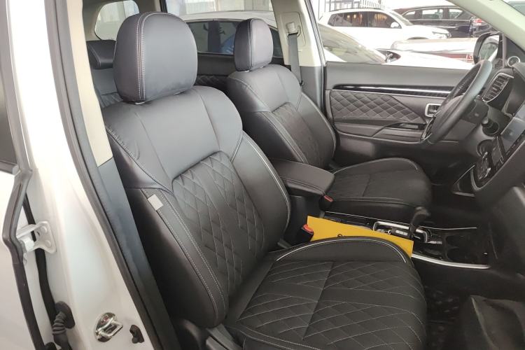 Used Mitsubishi Outlander 2021 2.0L Two-Wheel Drive Comfort Edition 7 Seats
