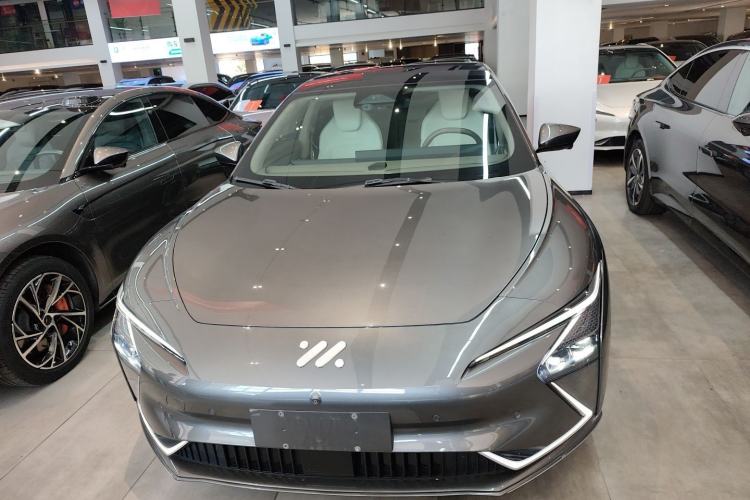 Used  L7 2022 Dynamic Model