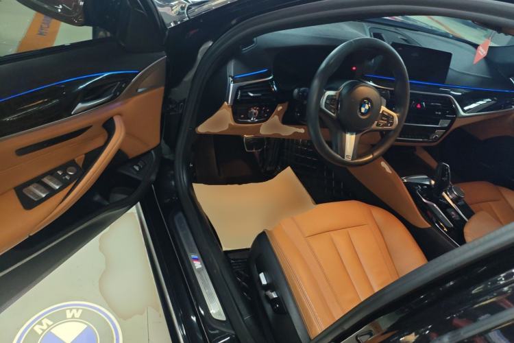 Used BMW 5 Series 2019 Facelifted 530Li Leading Edition M Sport Package