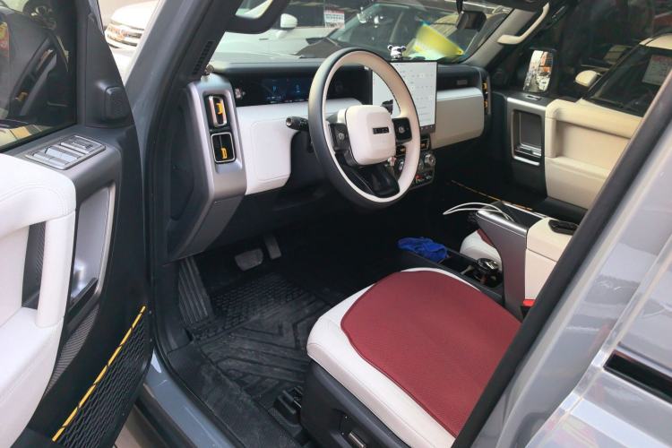 Used  V23 2025 401 Two-Wheel Drive Advanced Edition