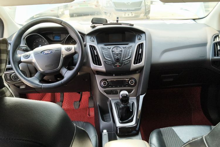 Used Ford Focus 2012 Sedan 1.6L Manual Fashion Edition
