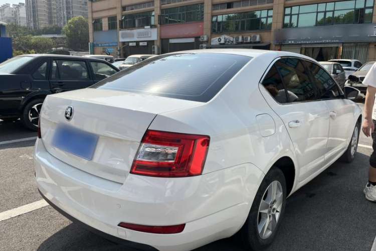 Used Skoda Octavia 2017 Classic Model 1.6L Automatic Standard Edition
