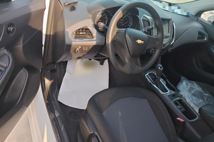 Used Chevrolet Cruze 2018 320 Automatic Pioneer Sunroof Edition
