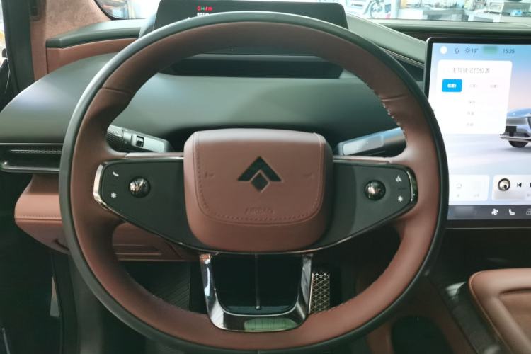 Used  HL 2025 700 Ultra Six-Seater All-Wheel-Drive LiDAR Version
