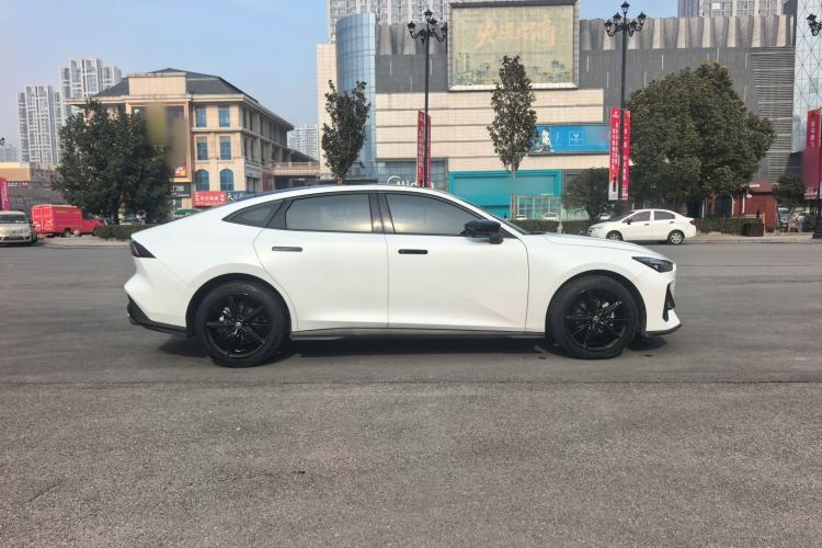 Used Changan UNI-V 2022 1.5T Prestige Version