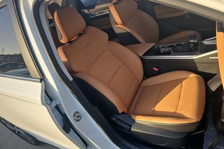 Used Geely Auto Emgrand 2025 4th Generation 1.5L CVT Flagship Version
