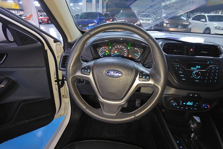 Used Ford Escort 2015 1.5L Automatic Fashion Model
