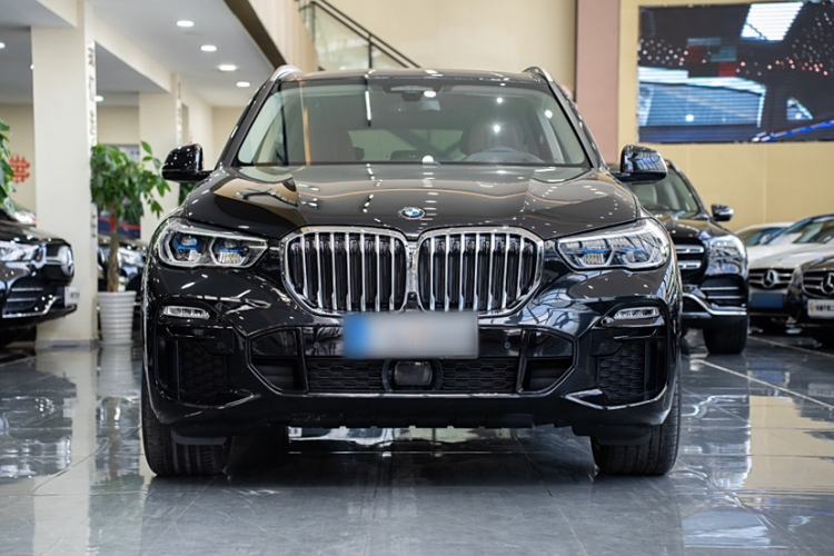 Used BMW X5 2021 xDrive40i Luxury Model with M Sport Package
