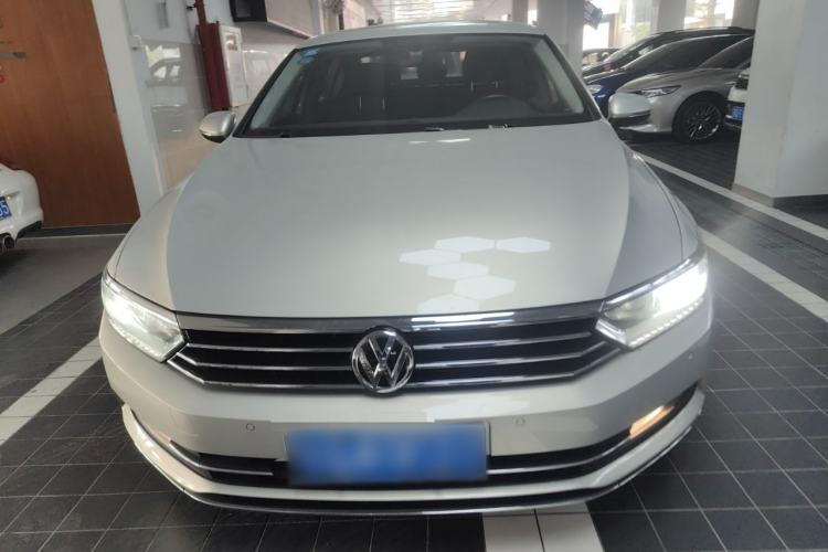 Used Volkswagen Magotan 2017 330TSI DSG Luxury Model
