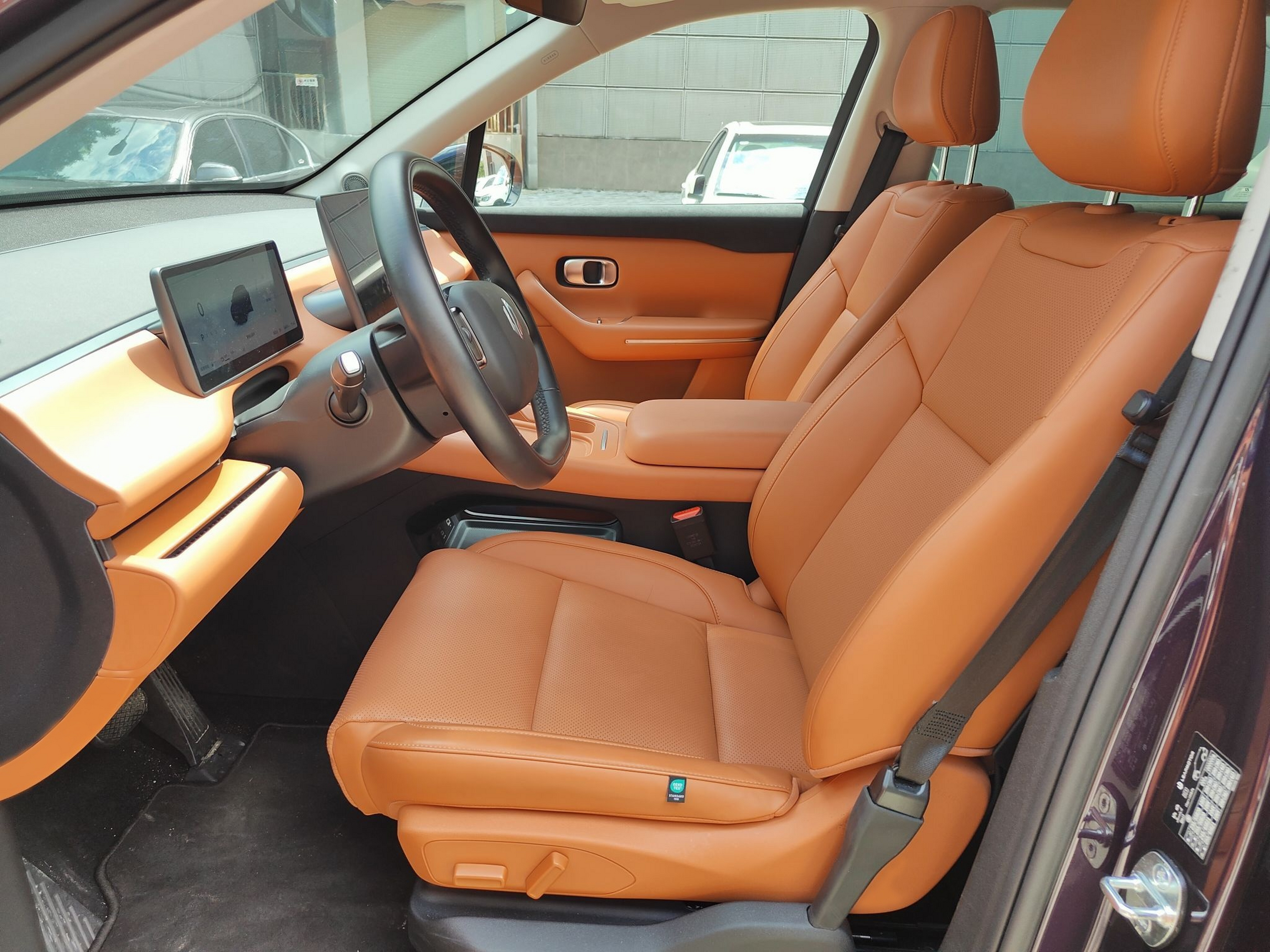 Переднее сиденье в автомобиле