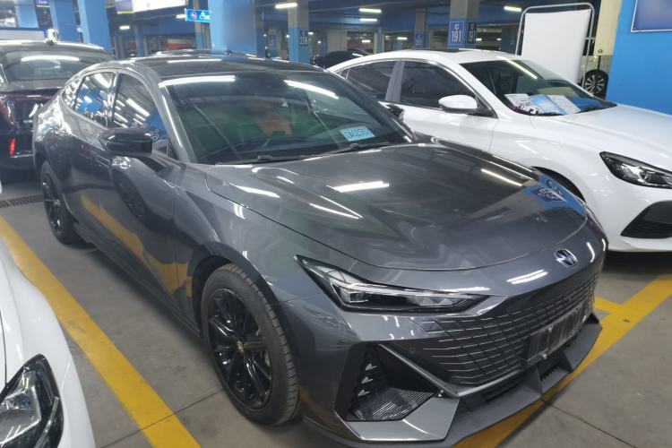 Used Changan UNI-V 2022 1.5T Prestige Version
