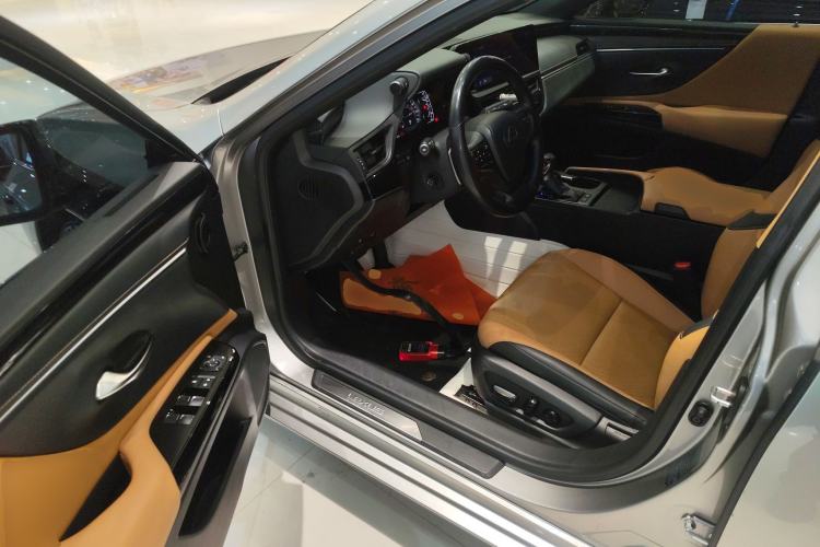 Used Lexus ES 2022 300h Excellence Edition