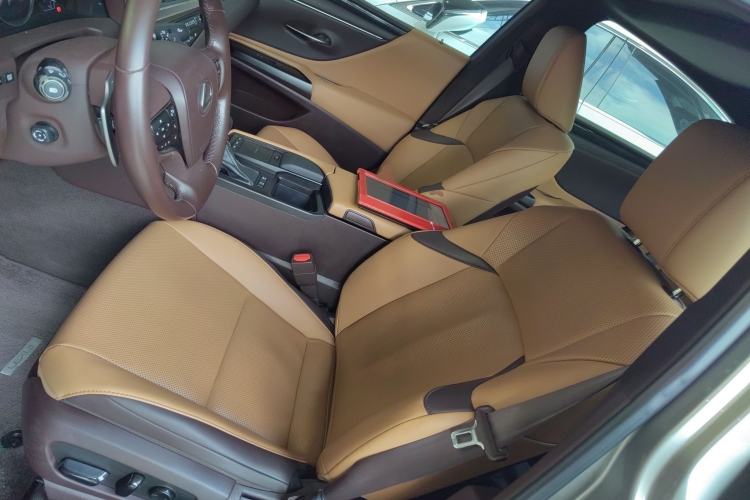 Used Lexus ES 2018 300h Premier Edition China VI Standard