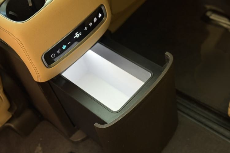 Used Denza D9 2024 DM-i 980 Four-Wheel Drive Prestige Model
