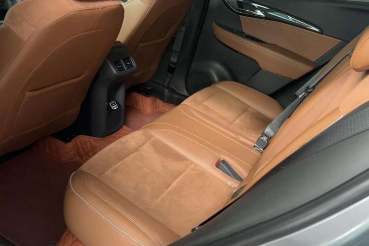 Used Buick Envision 2020 Encore S 652T Four-Wheel Drive Luxury Model
