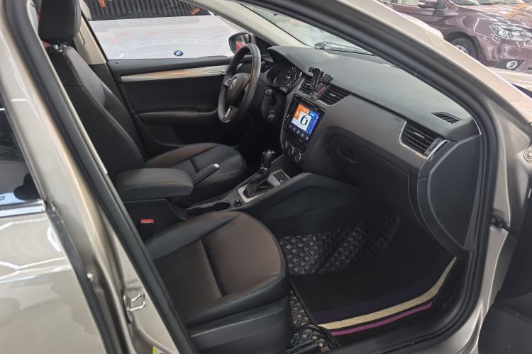 Used Skoda Octavia 2019 1.5L Automatic SmartDrive Comfort Edition China VI Standard
