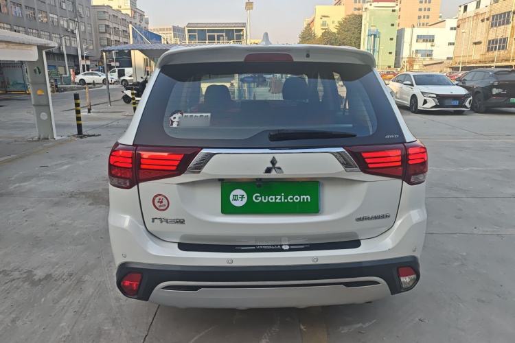 Used Mitsubishi Outlander 2019 2.4L 4x4 Zhi Xiang Edition 5 Seats China VI Standard