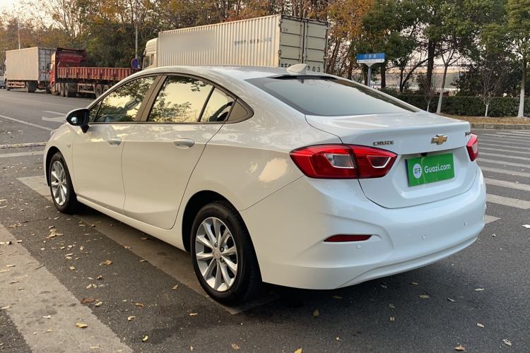 Used Chevrolet Cruze 2017 1.5L Automatic Pioneer Sunroof Edition
