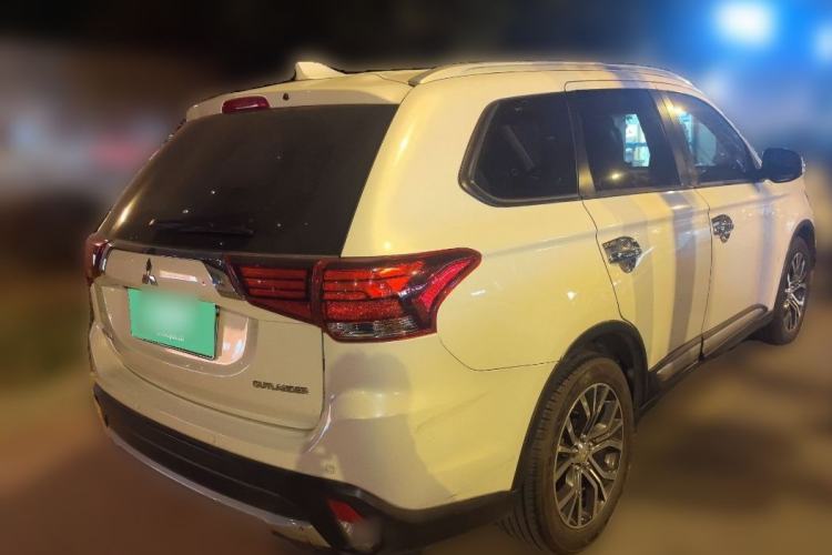 Used Mitsubishi Outlander 2018 2.0L Two-Wheel Drive Glory Edition 5 Seats