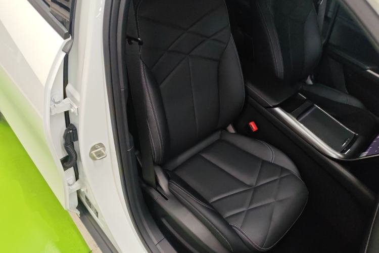 Used  L6 2024 125km PLUS Dragon Edition