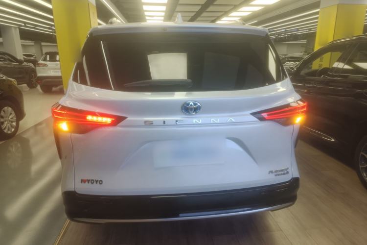 Used Toyota Sienna 2021 2.5L Hybrid Platinum Edition