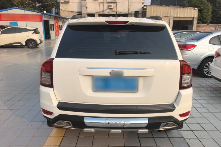 Used  Compass 2014 Revised Version 2.0L Two-Wheel Drive Entry-Level Edition
