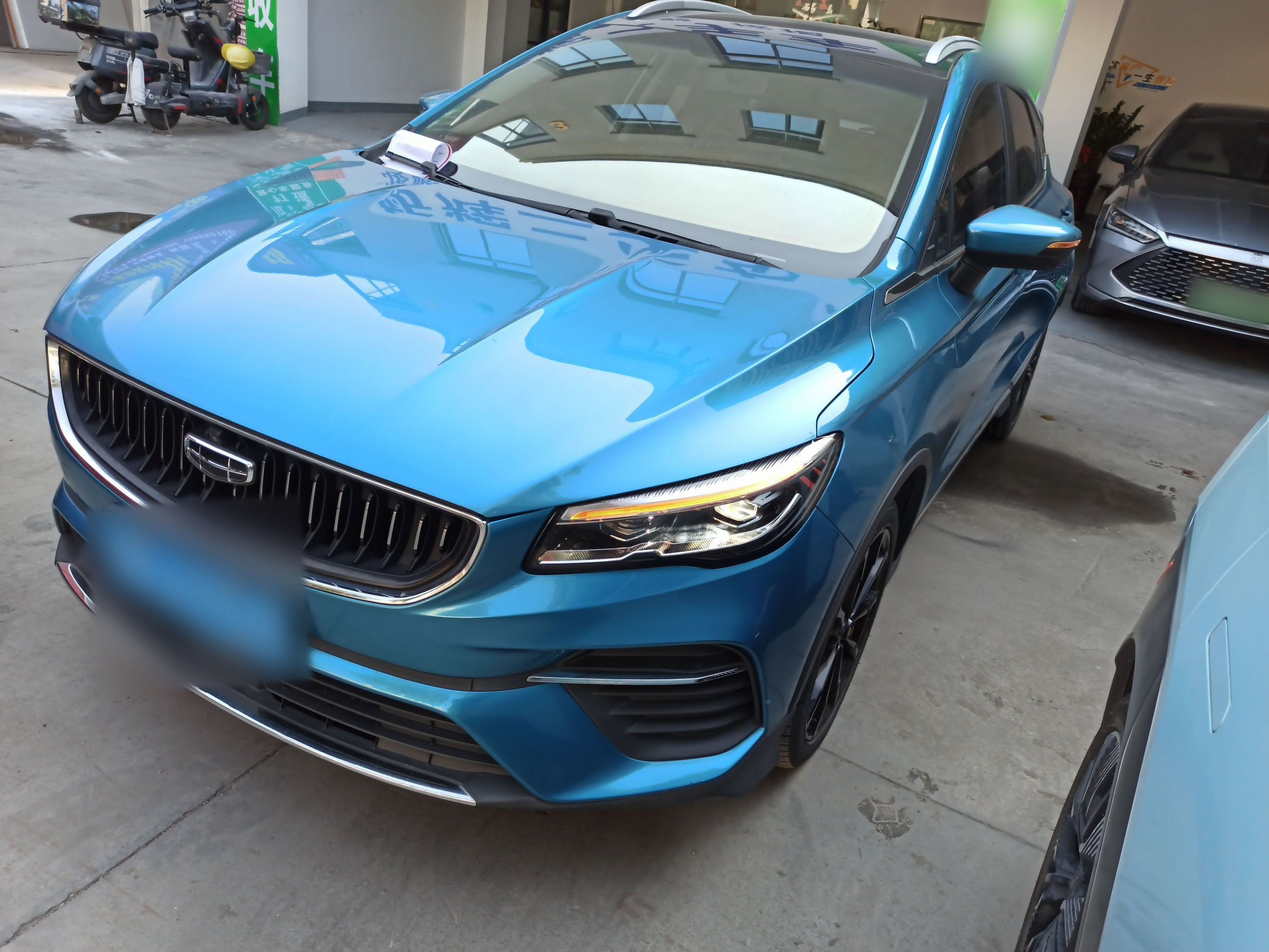 Под передней частью автомобиля