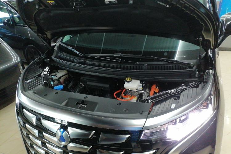 Used Denza D9 2024 DM-i 1050 Luxury Model
