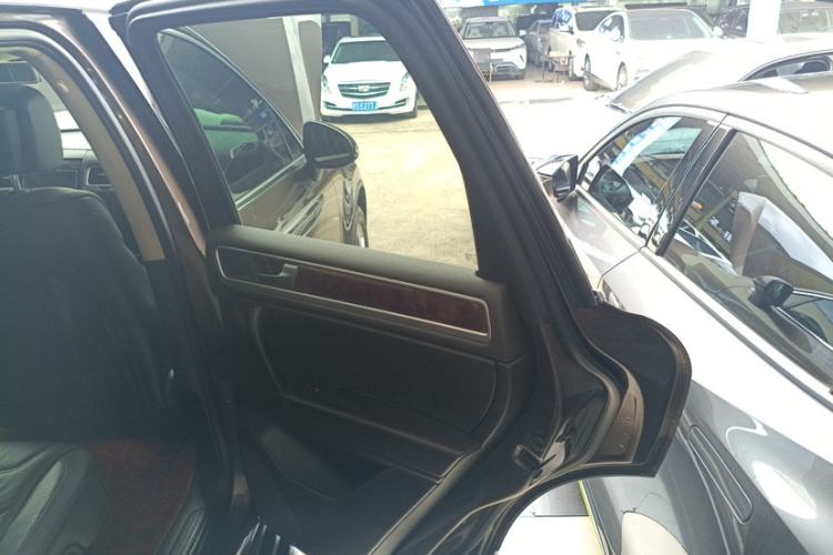 Used Volkswagen Touareg 2011 3.0 TSI Standard Version
