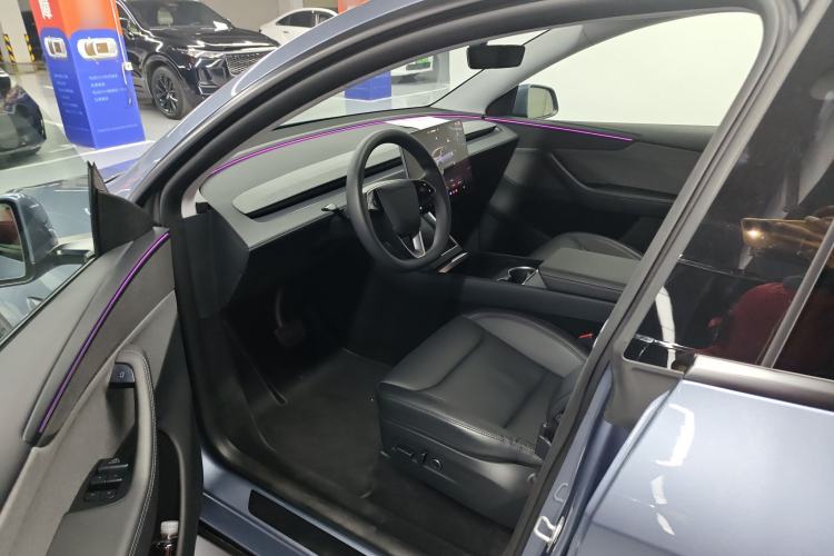 Used Tesla Model Y 2025 Rear-Wheel-Drive Version